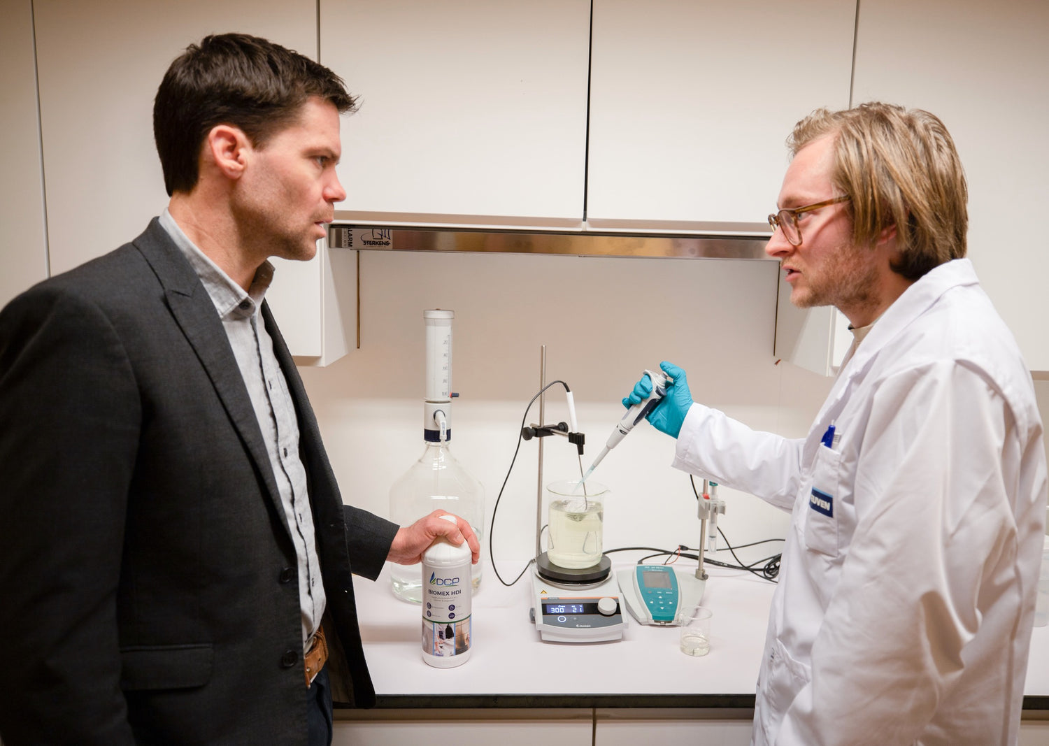 Koen Demyttenaere, Managing Director & Benjamin Vermeeren, R&D Manager, working in the lab.